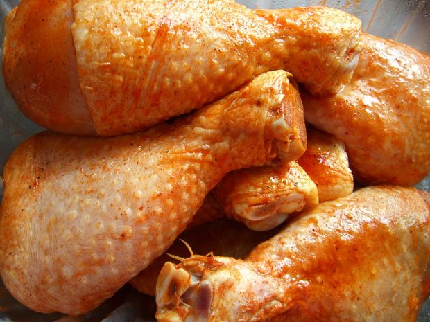 Piezas de pollo fresco